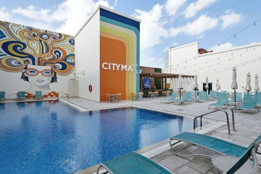 Citymax Hotel Business Bay outdoor pool