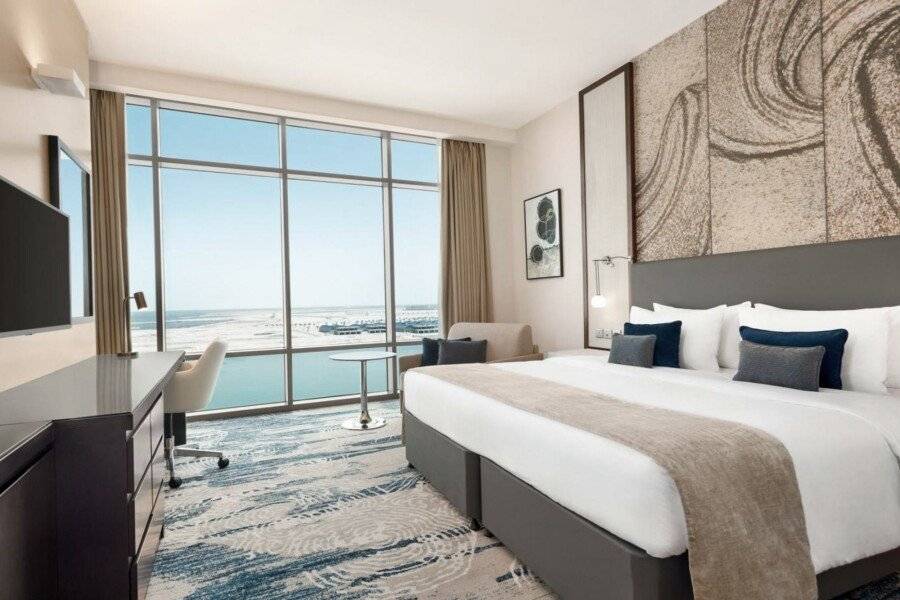 Wyndham Dubai Deira hotel bedroom,ocean view