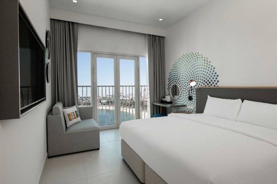 Rove La Mer Beach, Jumeirah hotel bedroom,ocean view