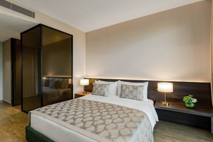 voco Monaco, an IHG Hotel, Adults Only, World Islands hotel bedroom