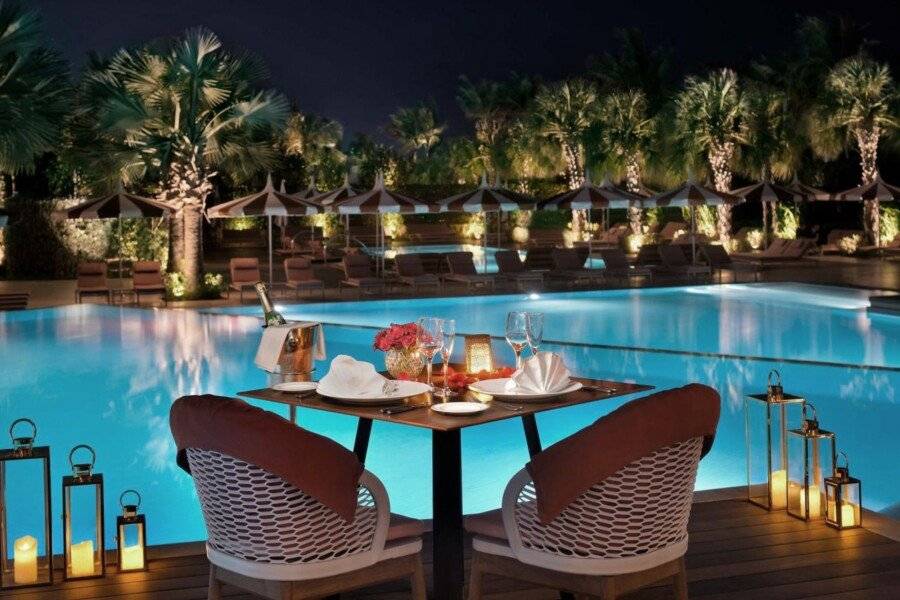 Banyan Tree Dubai at Bluewaters outdoor pool,restaurant,bar