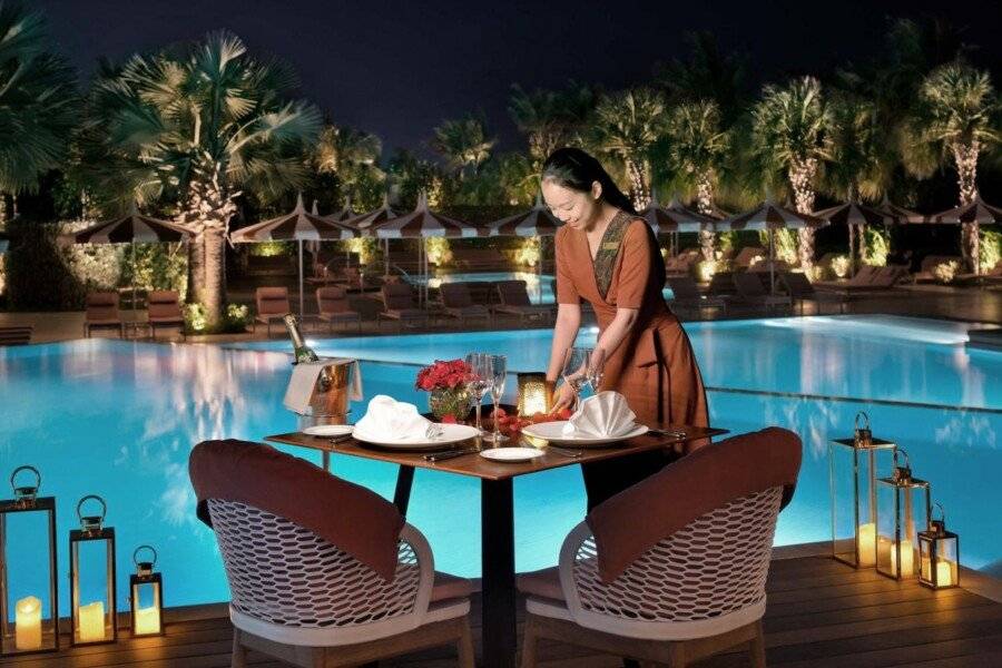 Banyan Tree Dubai at Bluewaters outdoor pool,restaurant,bar