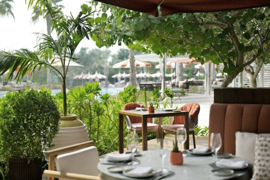 Banyan Tree Dubai at Bluewaters restaurant,garden