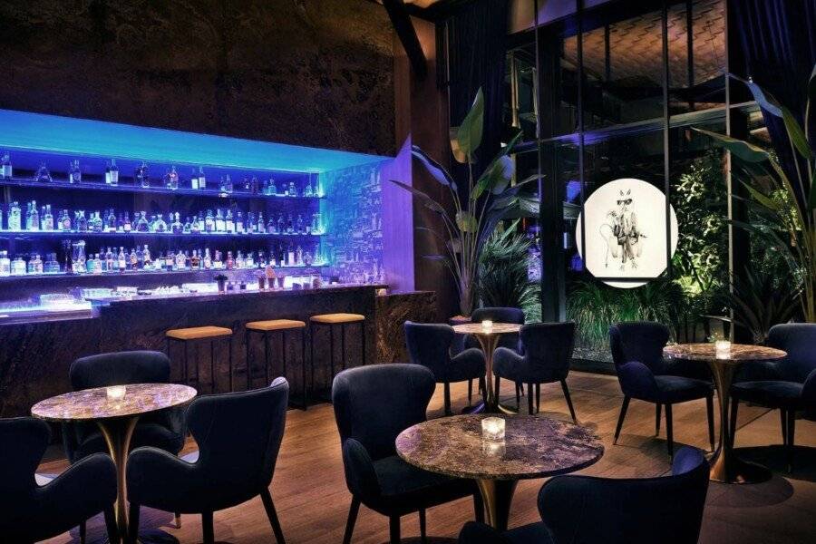 Banyan Tree Dubai at Bluewaters bar