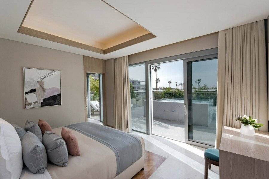 Five Luxe hotel bedroom,balcony,ocean view