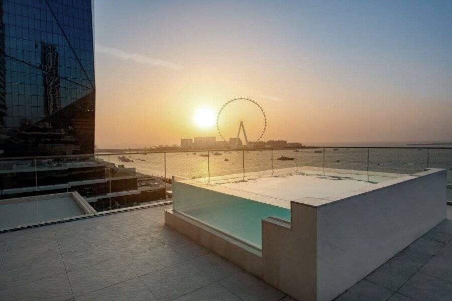 Five Luxe infinity pool,ocean view