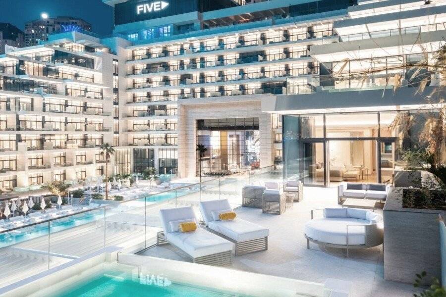 Five Luxe facade,outdoor pool