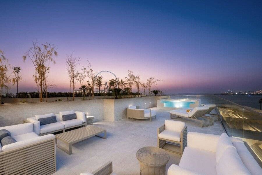 Five Luxe rooftop pool,ocean view