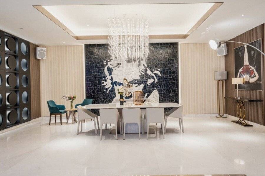 Five Luxe lobby