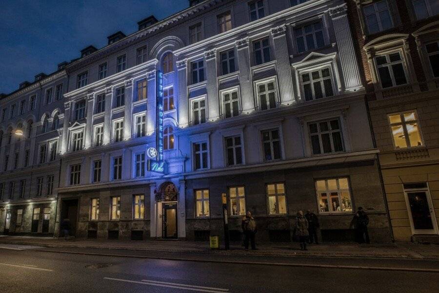 City Hotel Nebo facade