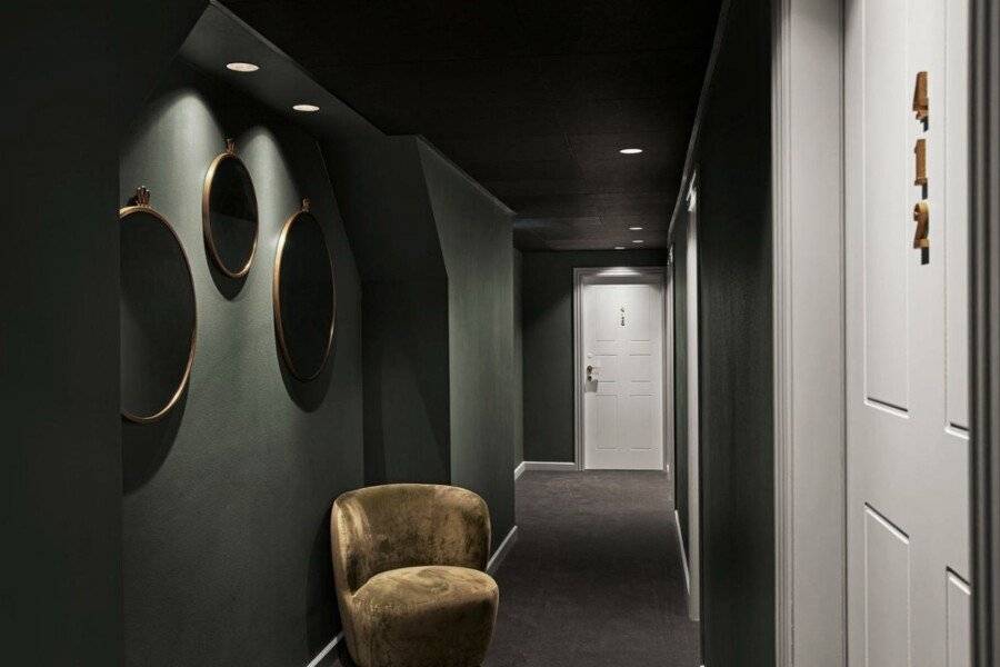 Ascot Hotel 