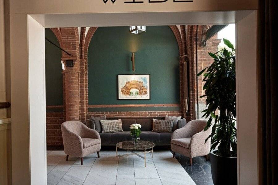 Ascot Hotel lobby