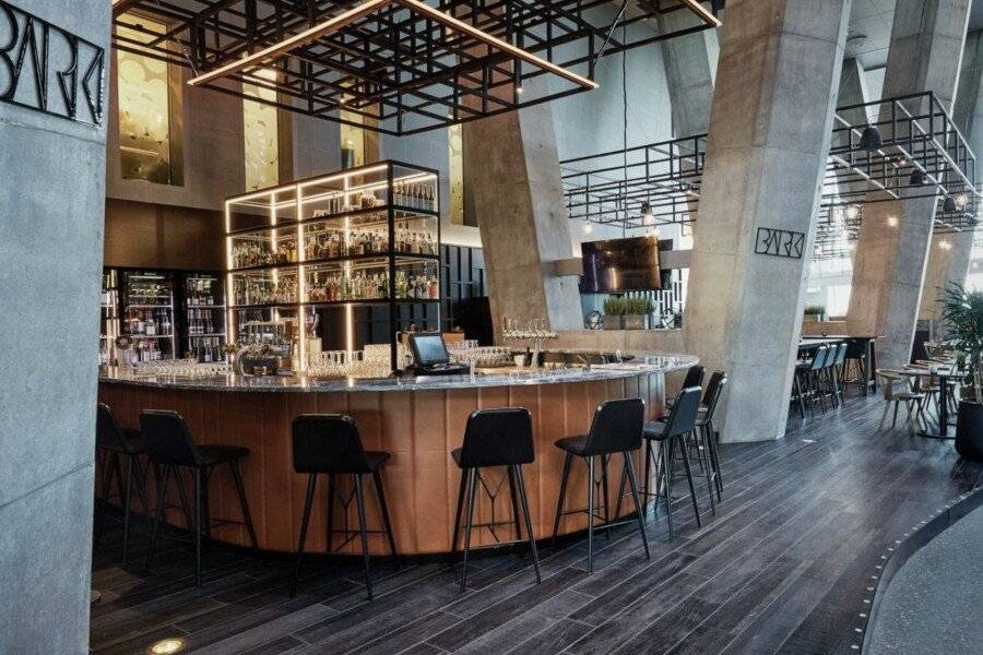 Crowne Plaza Towers, an IHG Hotel bar