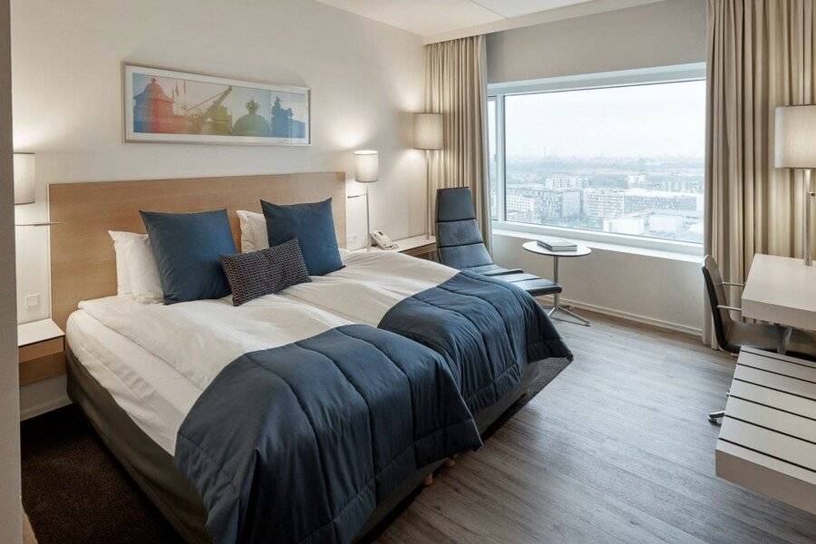 Crowne Plaza Towers, an IHG Hotel hotel bedroom