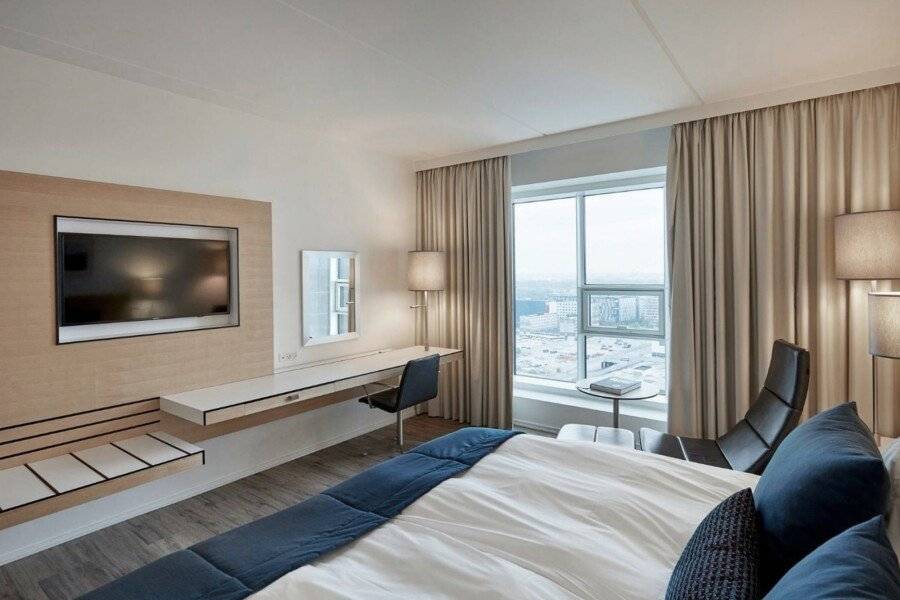 Crowne Plaza Copenhagen Towers hotel bedroom