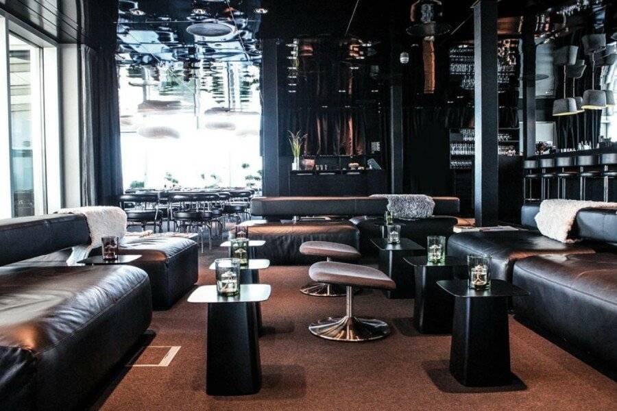 Tivoli Hotel lounge, bar