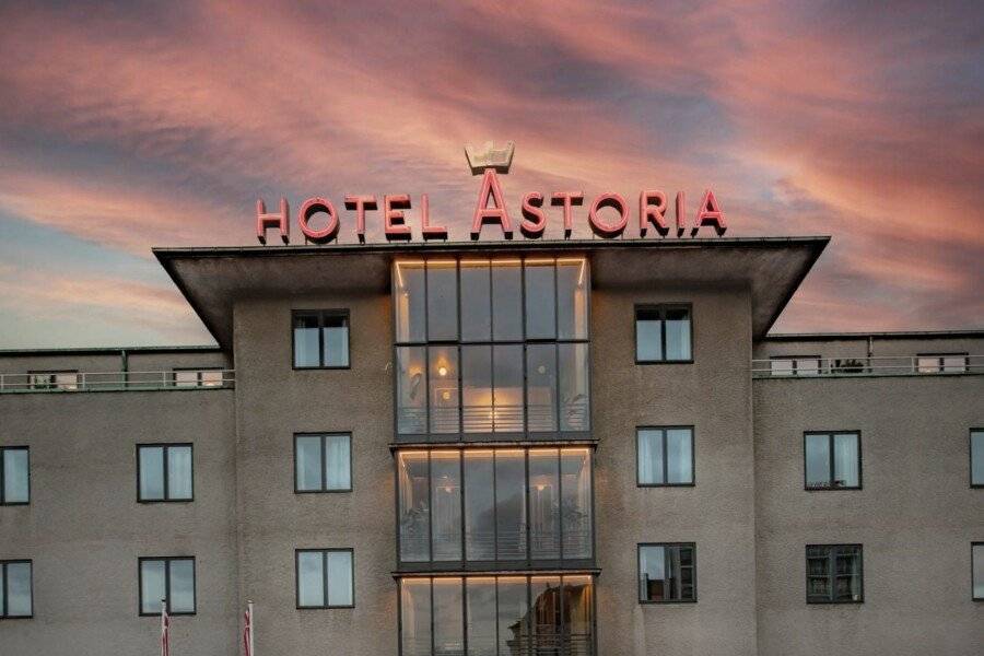 Hotel Astoria, Best Western Signature Collection facade