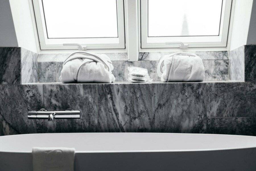 Nobis Hotel Copenhagen, a Member of Design Hotels™ bathtub