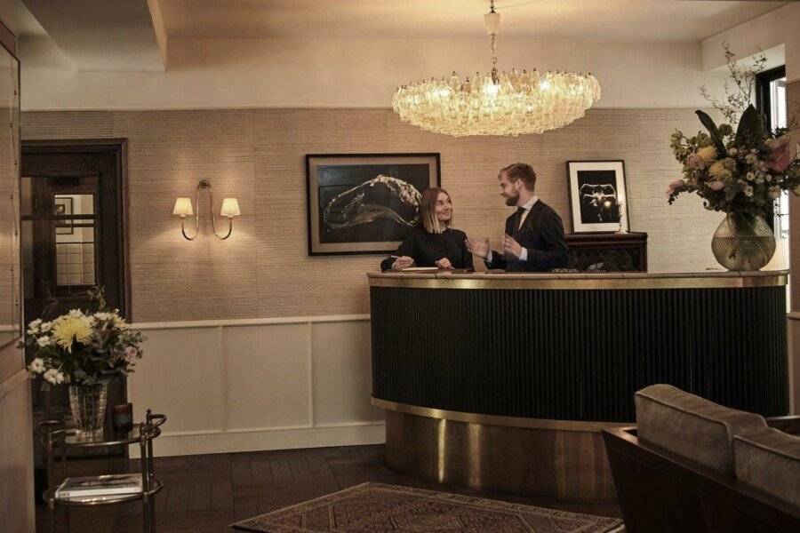 Hotel Sanders lobby,front desk,