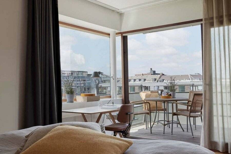 Charlottehaven hotel bedroom,balcony,ocean view