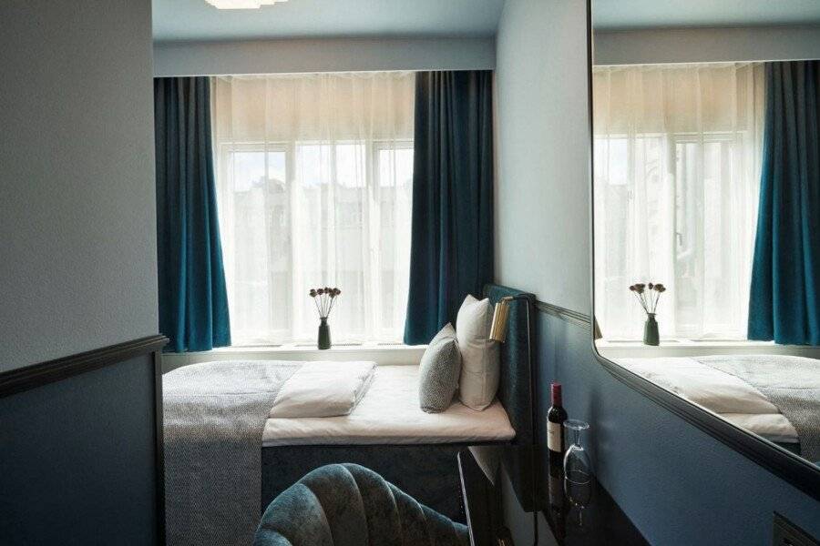 WIDE Hotel hotel bedroom