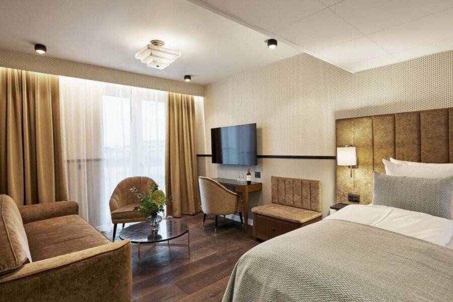 WIDE Hotel hotel bedroom