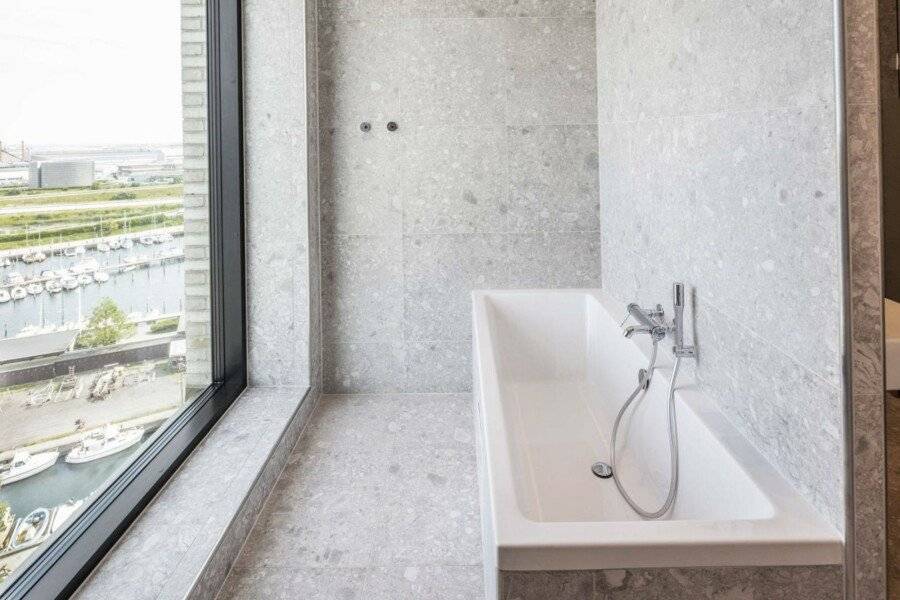 Scandic CPH Strandpark bathtub,ocean view