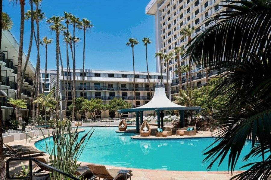 Los Angeles Airport Marriott outdoor pool,hotel facade