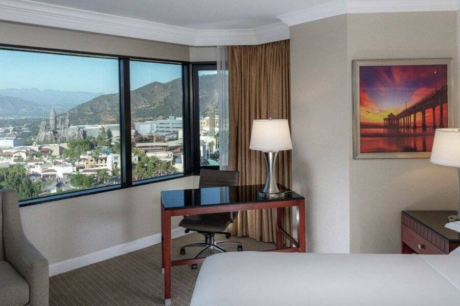 Hilton-Universal City hotel bedroom,ocean view