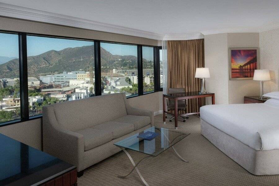 Hilton-Universal City hotel bedroom,mountain view