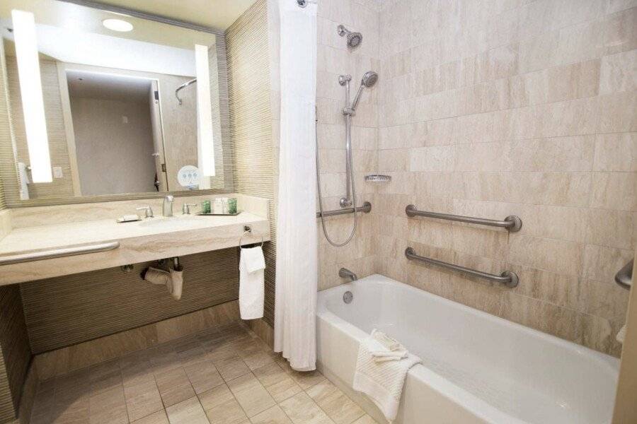 Hilton-Universal City bathtub