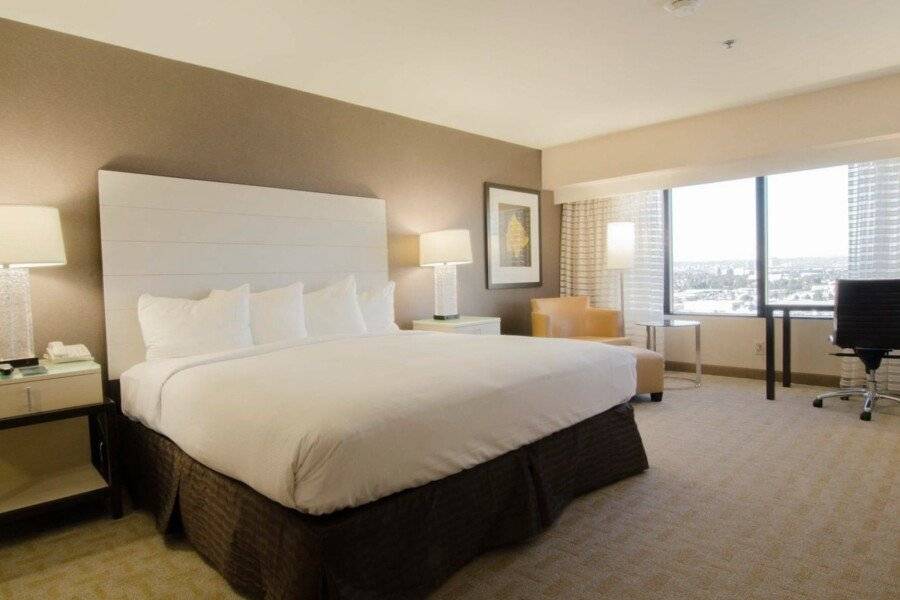 Hilton Airport hotel bedroom