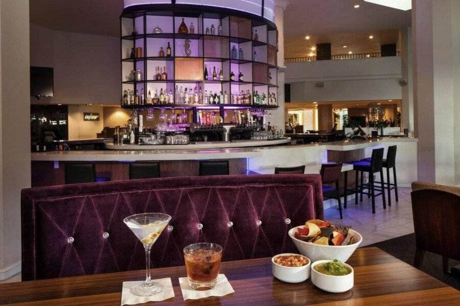 Sheraton Gateway Hotel bar, restaurant, lounge