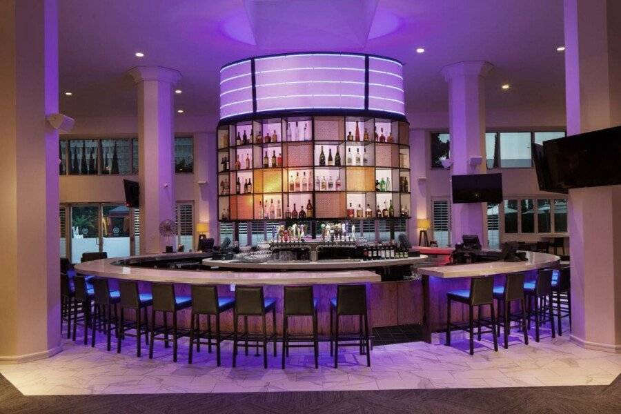 Sheraton Gateway Hotel bar