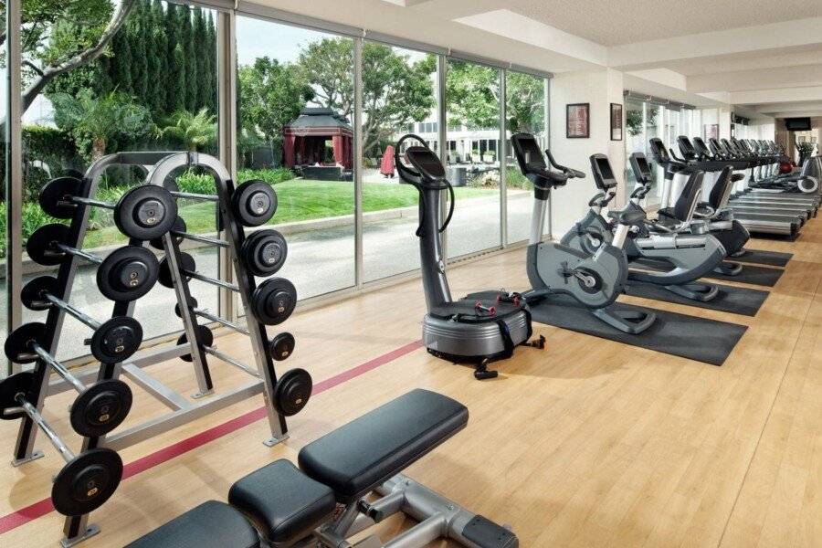 Sheraton Gateway Hotel fitness centre