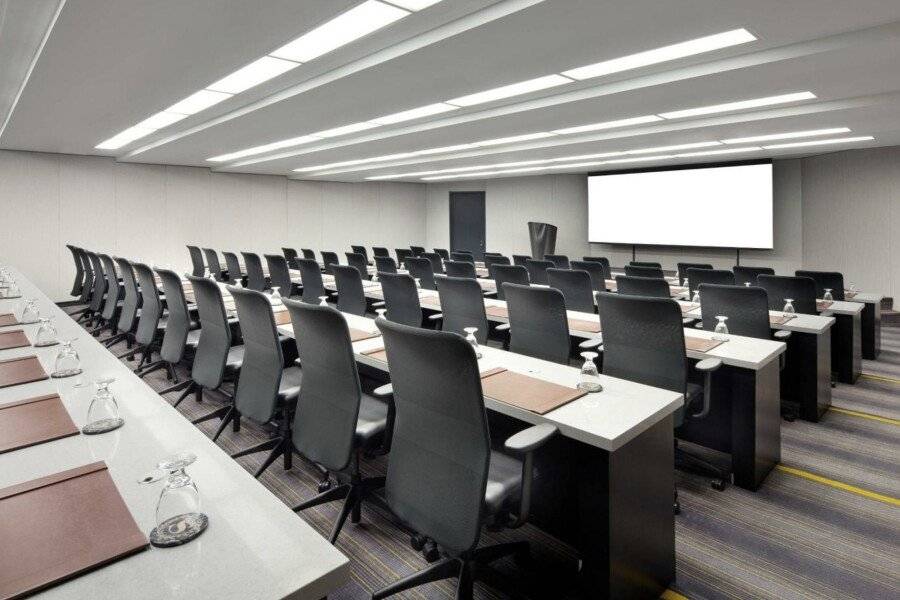 Sheraton Gateway Hotel conference room,meeting room