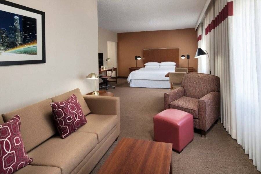 Four Points by Sheraton International Airport hotel bedroom