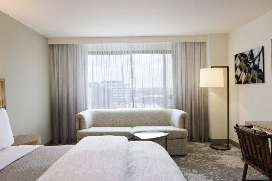 The Westin Airport hotel bedroom