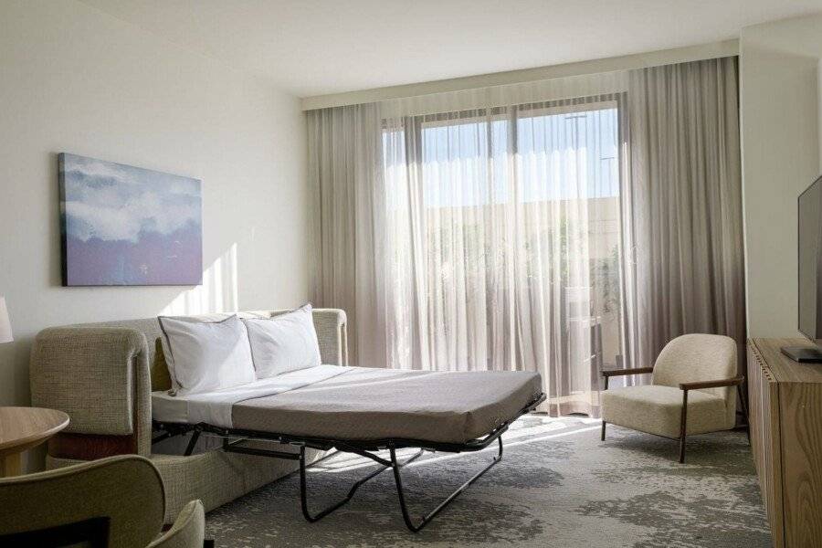 The Westin Airport hotel bedroom