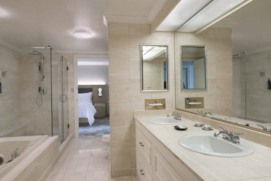 The Westin Airport bathtub