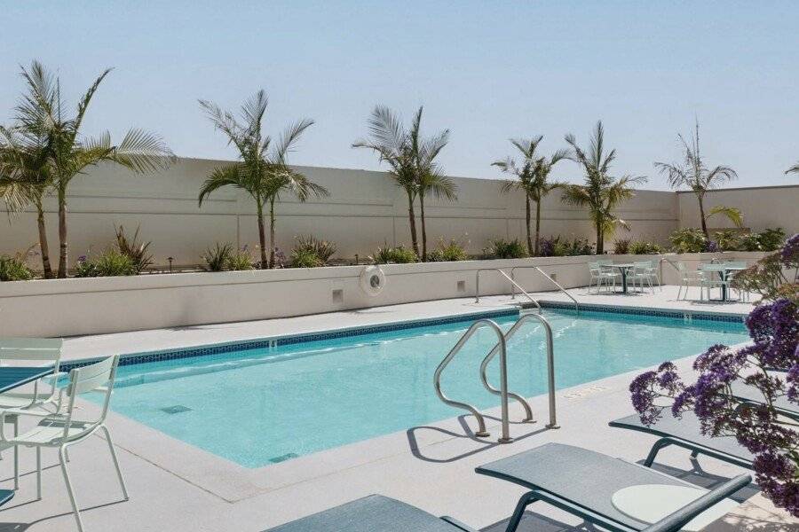 The Westin Airport outdoor pool