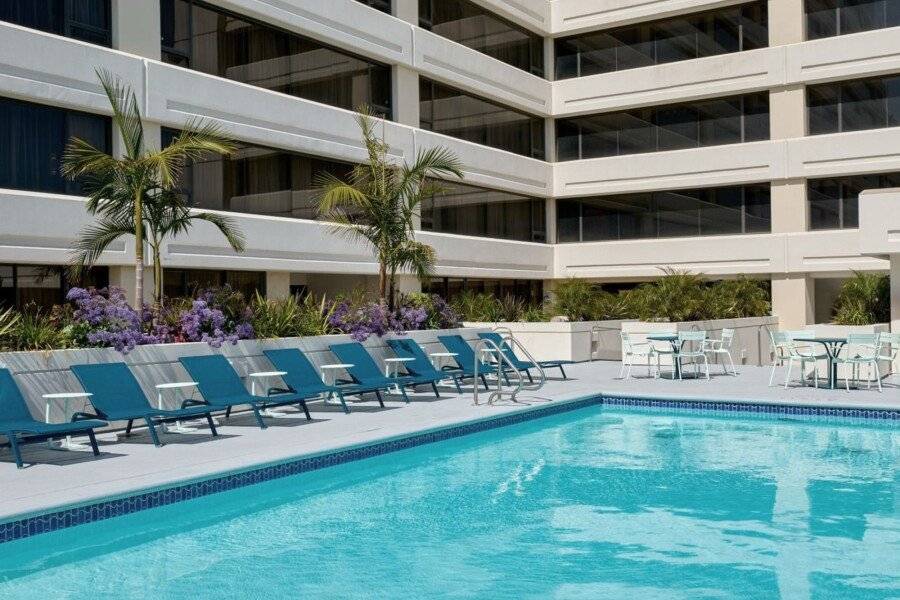 The Westin Airport outdoor pool