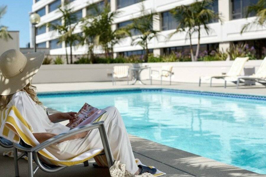 The Westin Airport outdoor pool,hotel facade