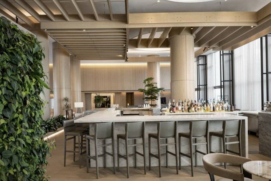 Fairmont Century Plaza bar