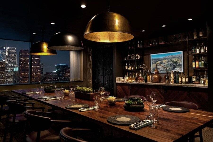 JW Marriott L.A. LIVE restaurant, bar, city view