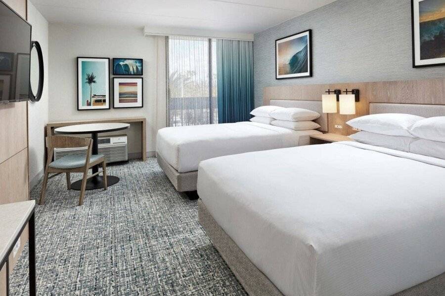 Hotel MDR Marina del Rey- a DoubleTree by Hilton hotel bedroom