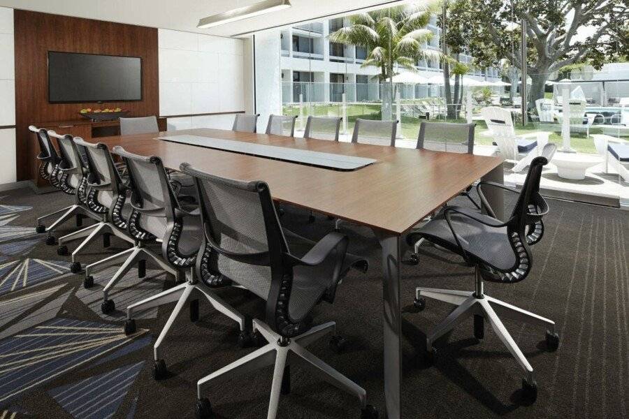 Hotel MDR Marina del Rey- a DoubleTree by Hilton conference room