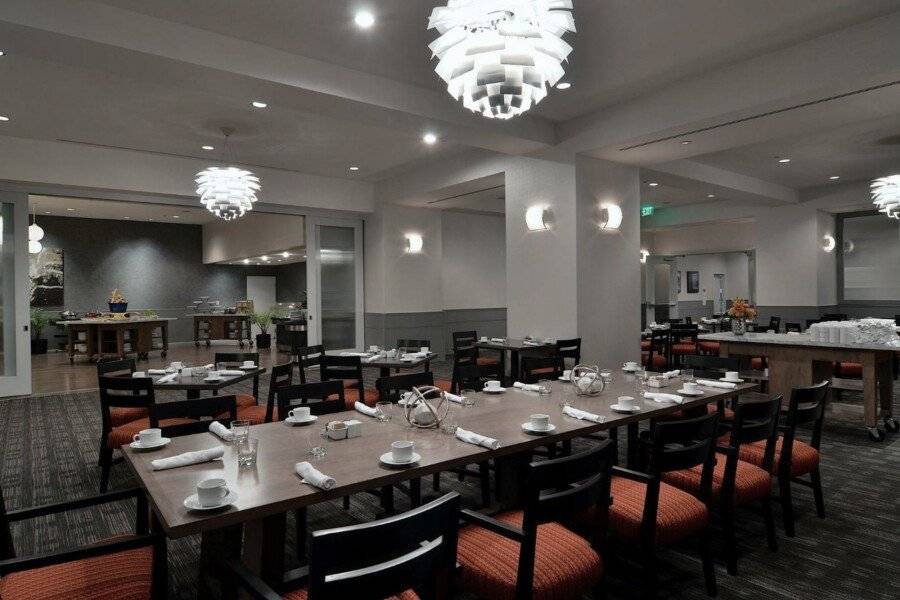 Loews Hollywood Hotel restaurant