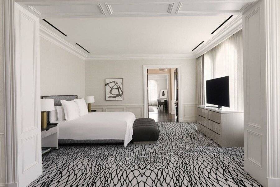 Beverly Wilshire, A Four Seasons Hotel hotel bedroom