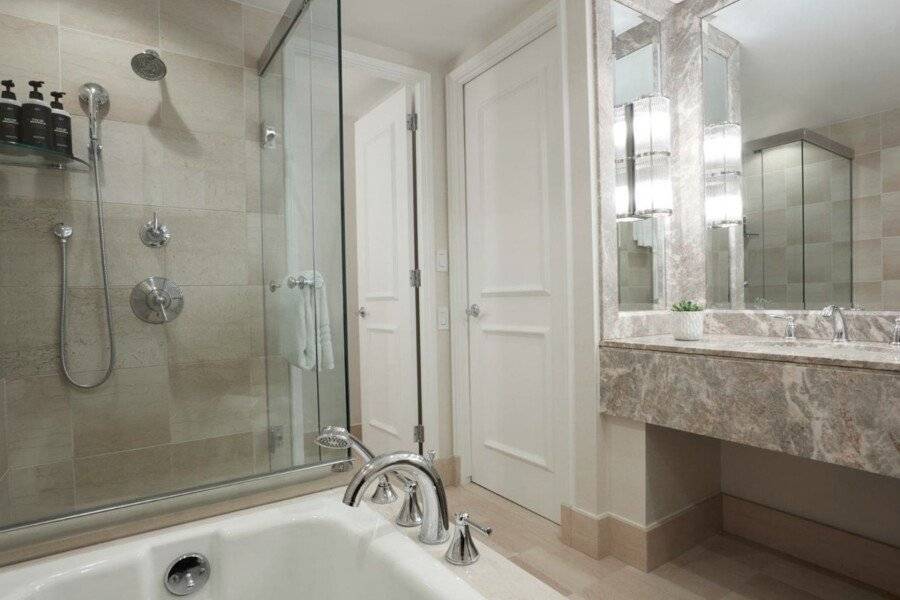 Beverly Wilshire, A Four Seasons Hotel bathtub